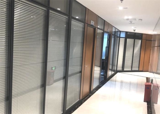 Cloison de séparation fixe de plein de taille de bureau en verre bureau de cloison de séparation avec des abat-jour